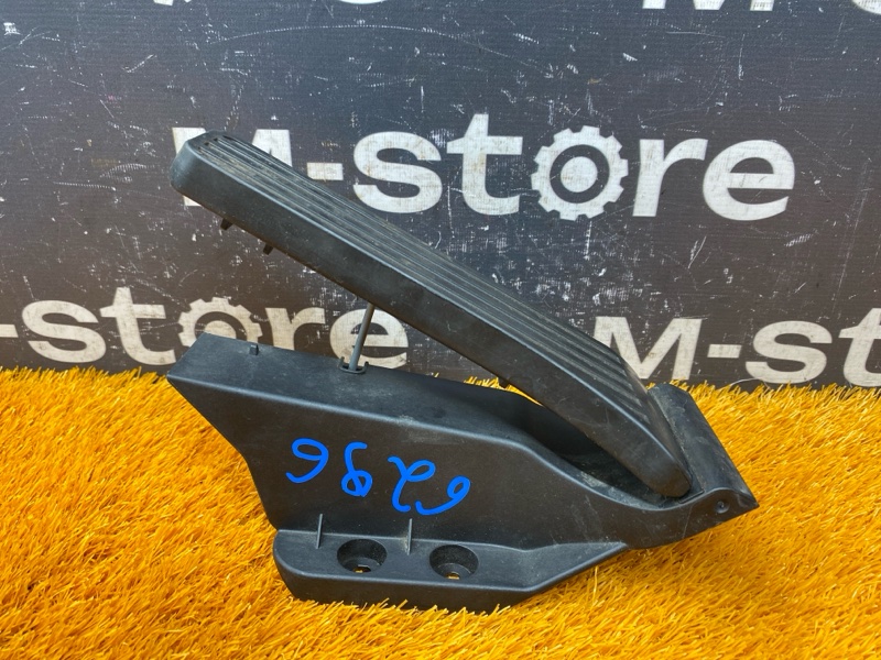 педаль газа, 1000 рублей, Красноярск