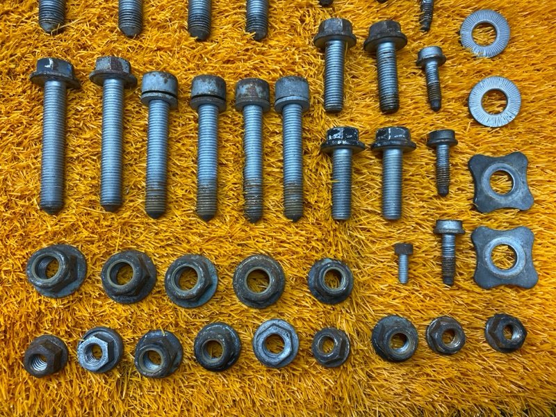 Болты и гайки задней подвески, 1000 рублей, Красноярск