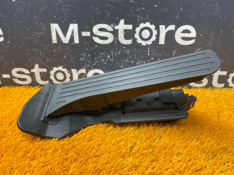 педаль газа, 1000 рублей, Красноярск