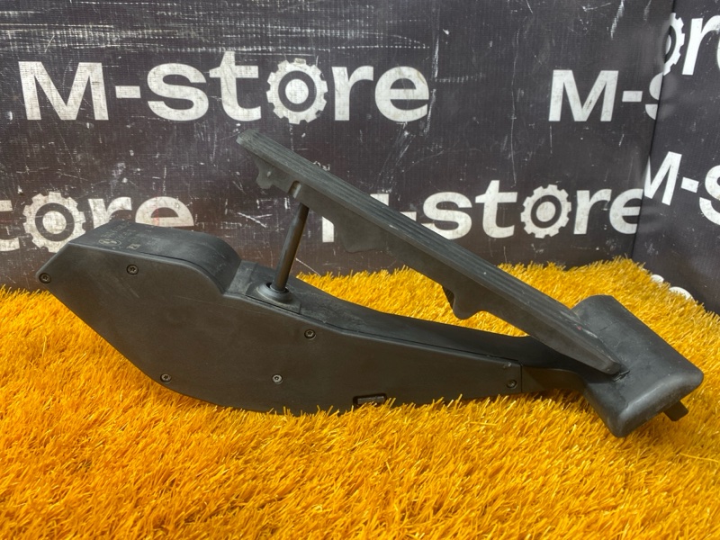 педаль газа, 1000 рублей, Красноярск