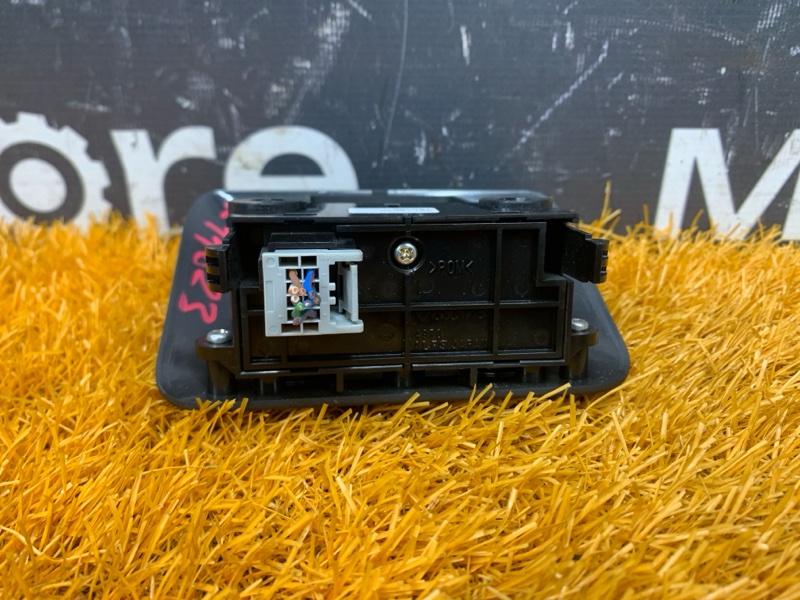 Кнопка стояночного тормоза, 1000 рублей, Красноярск