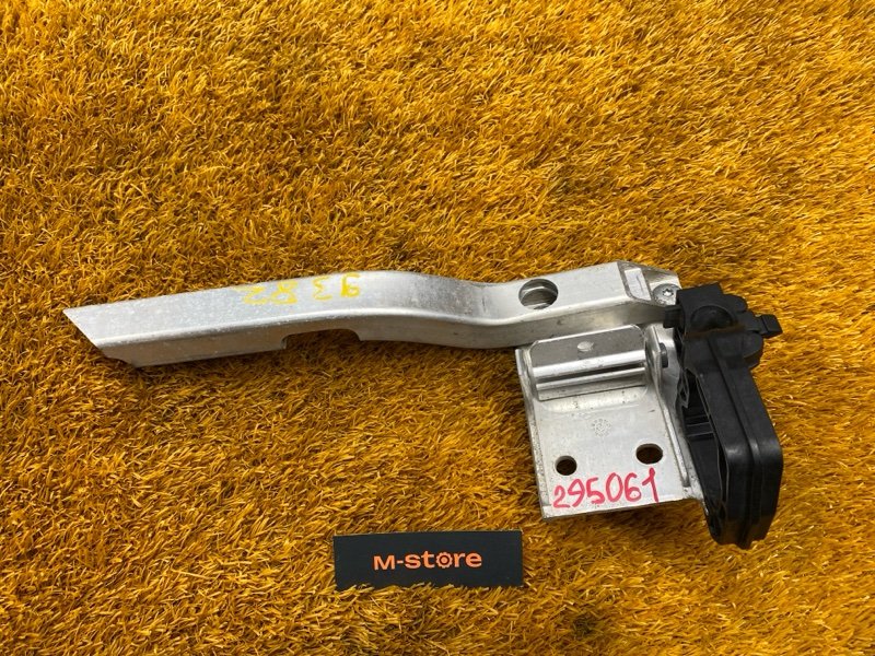 Кронштейн радиатора, 1500 рублей, Красноярск