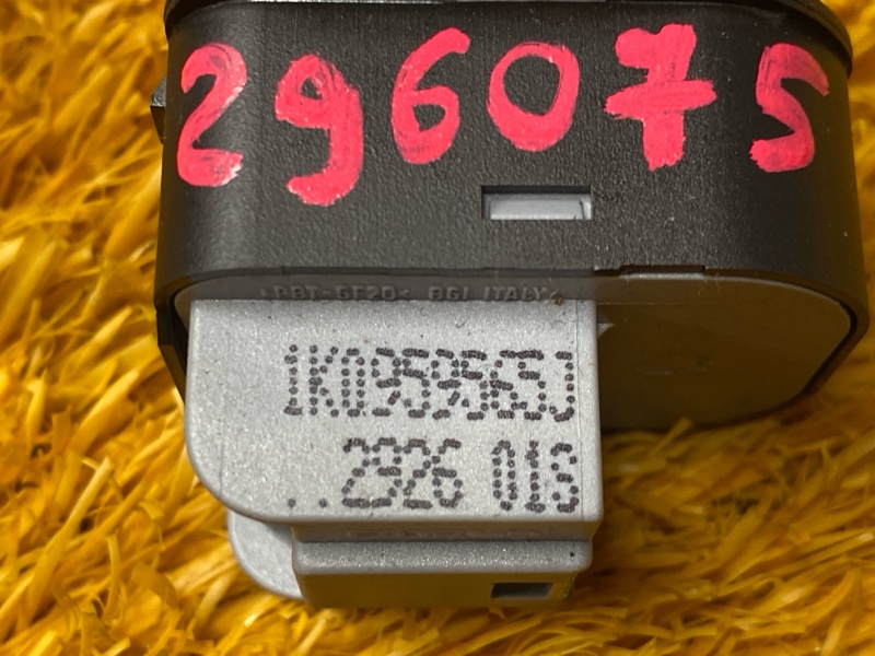 Кнопка регулировки зеркал, 500 рублей, Красноярск