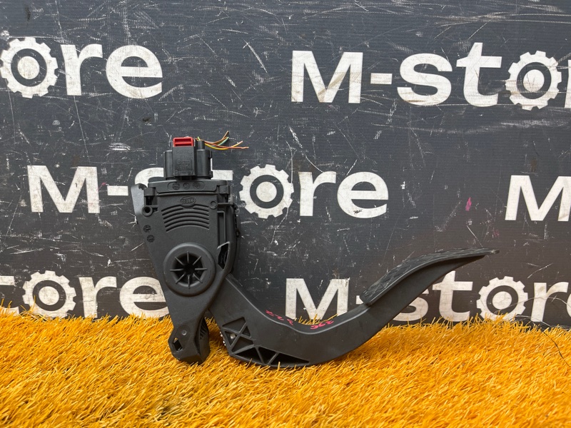 педаль газа, 500 рублей, Красноярск