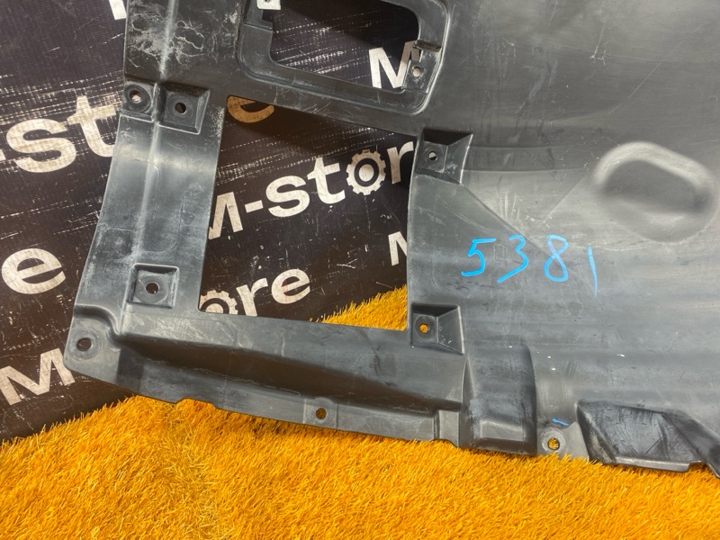 подкрылок, 3000 рублей, Красноярск