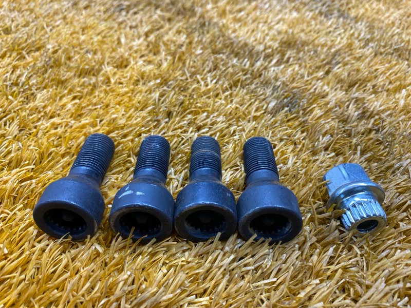 болт колесный(секретка), 2000 рублей, Красноярск