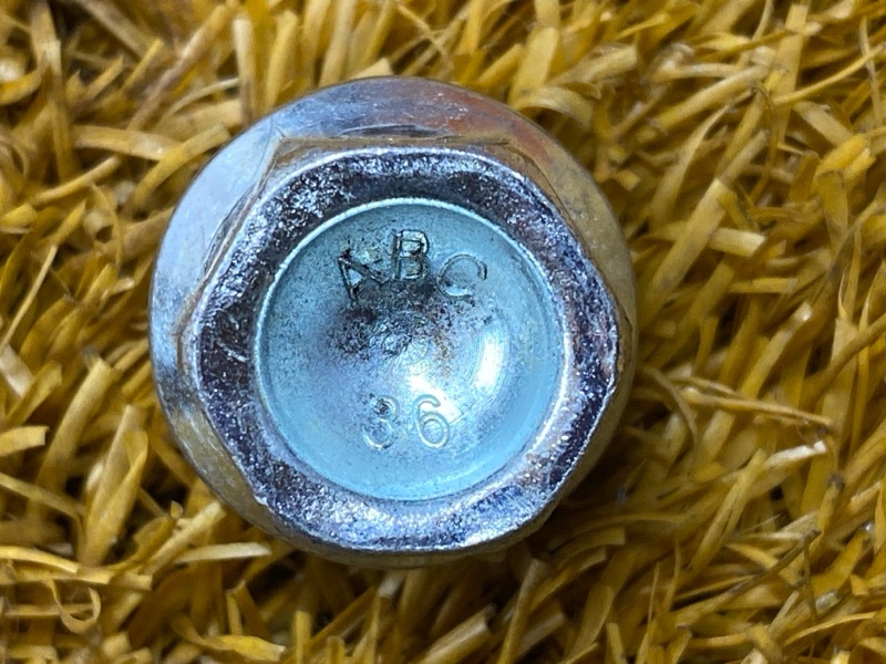 болт колесный(секретка), 2000 рублей, Красноярск