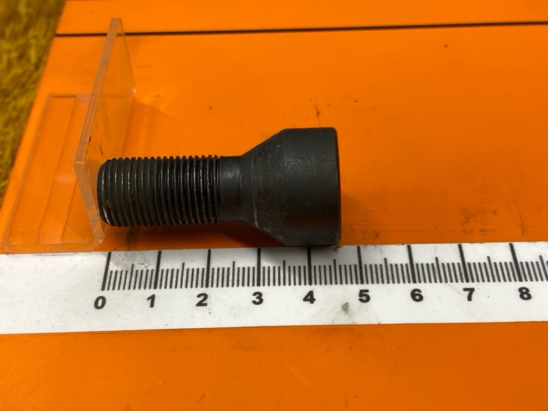 болт колесный(секретка), 2000 рублей, Красноярск