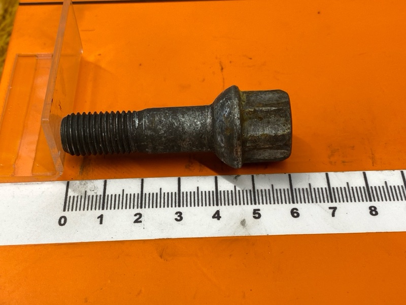 болт колесный, 2000 рублей, Красноярск