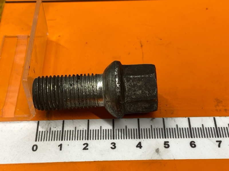 болт колесный, 2000 рублей, Красноярск