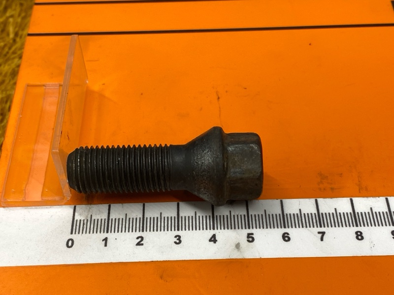 болт колесный, 2000 рублей, Красноярск