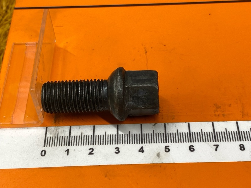 болт колесный, 2000 рублей, Красноярск