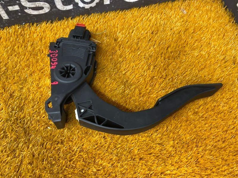 педаль газа, 500 рублей, Красноярск