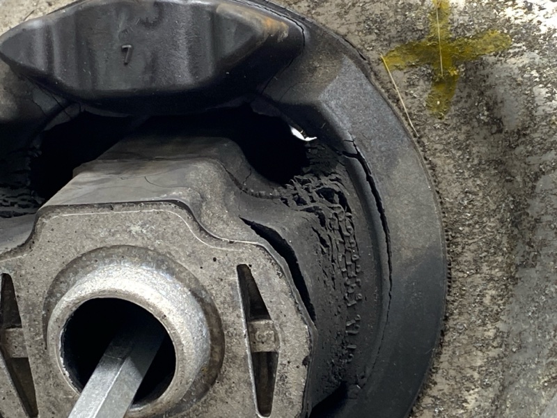 Балка поперечная (подрамник), 1700 рублей, Красноярск