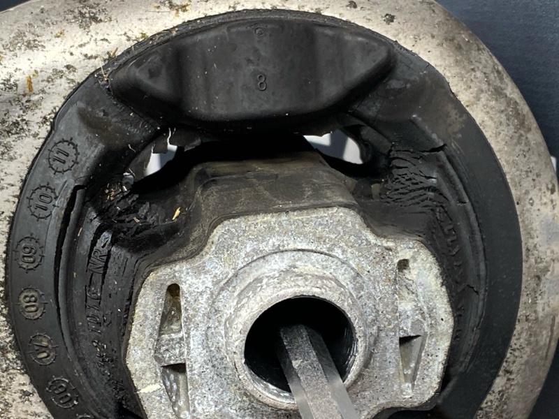 Балка поперечная (подрамник), 1700 рублей, Красноярск