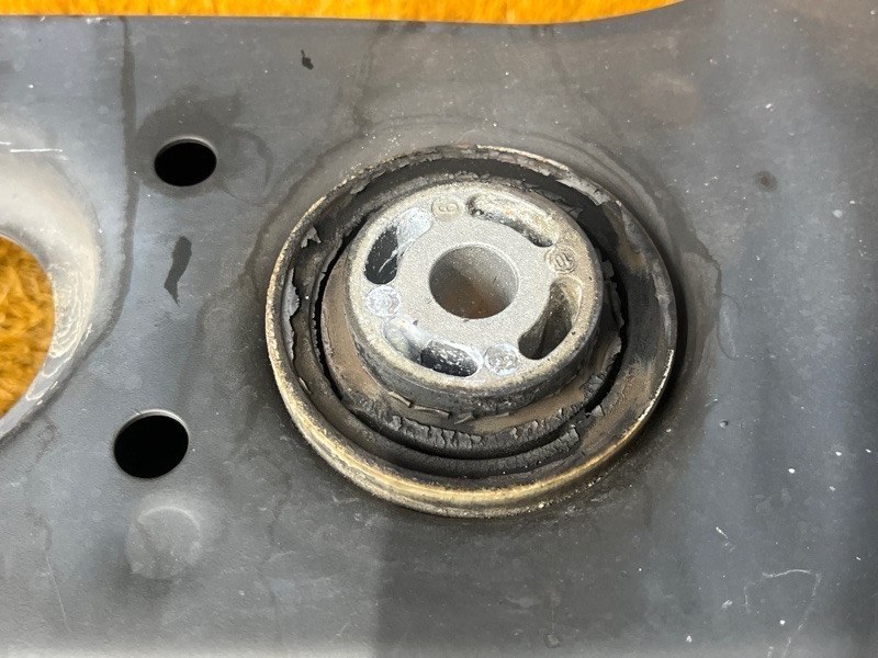 Балка поперечная (подрамник), 33000 рублей, Красноярск