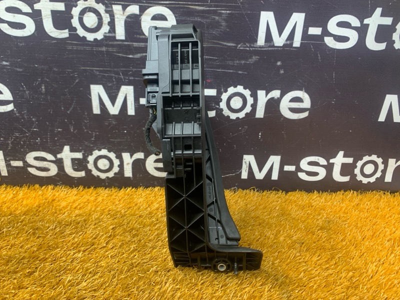 педаль газа, 1000 рублей, Красноярск