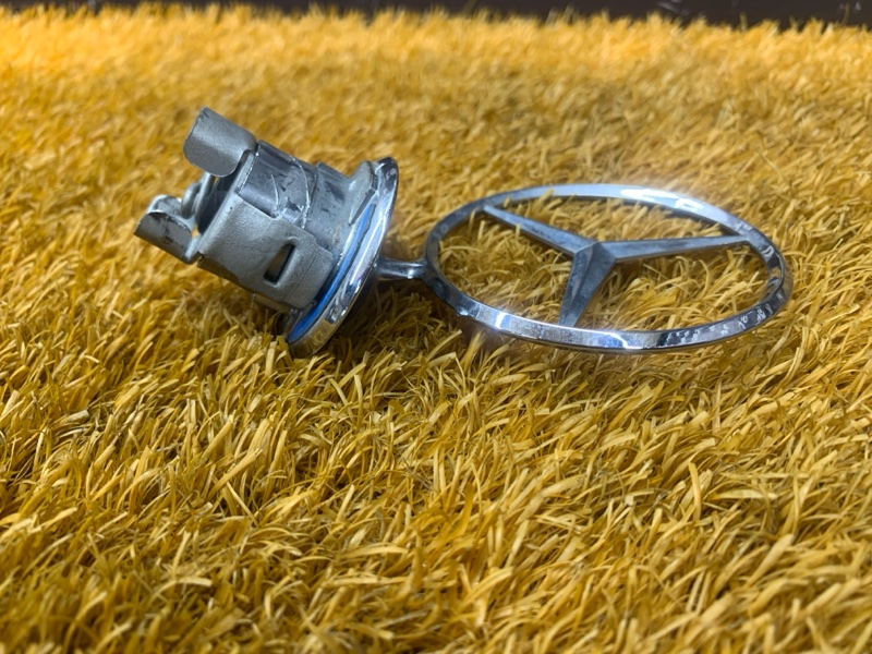 Эмблема на капот, 2000 рублей, Красноярск