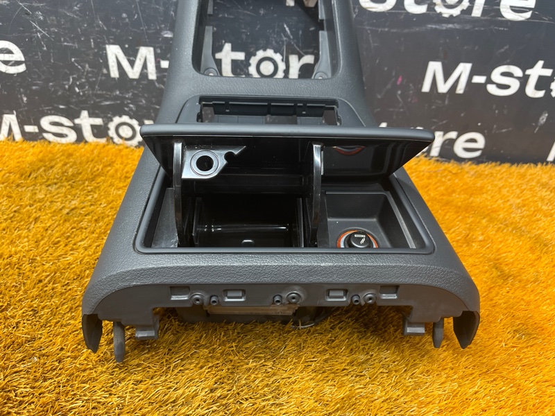 Консоль между сидений, 1000 рублей, Красноярск