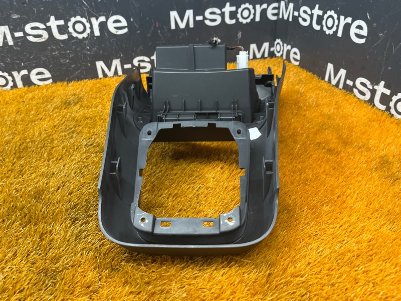 Консоль между сидений, 1000 рублей, Красноярск