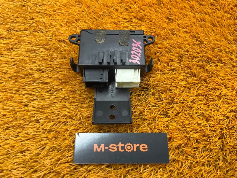 блок управления зеркалами, 1000 рублей, Красноярск