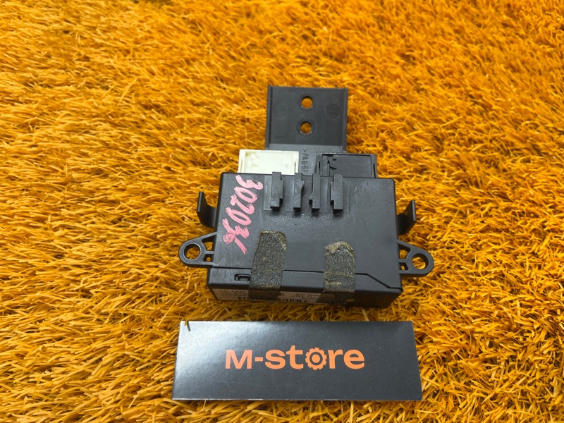 блок управления зеркалами, 1000 рублей, Красноярск