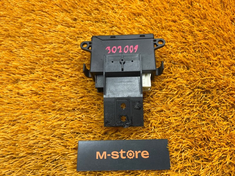 блок управления зеркалами, 1000 рублей, Красноярск