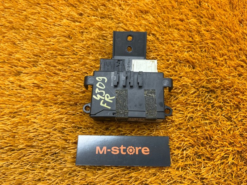 блок управления зеркалами, 1000 рублей, Красноярск