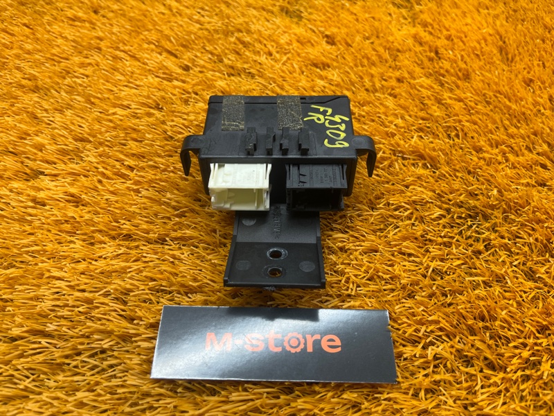 блок управления зеркалами, 1000 рублей, Красноярск