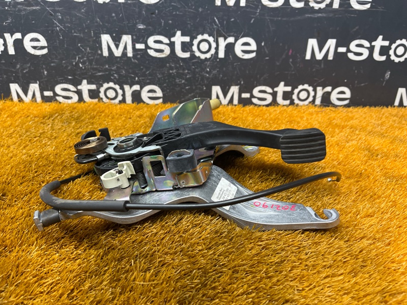 Педаль стояночного тормоза, 500 рублей, Красноярск