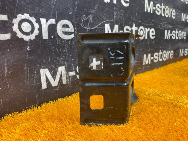 крепление бампера, 1000 рублей, Красноярск