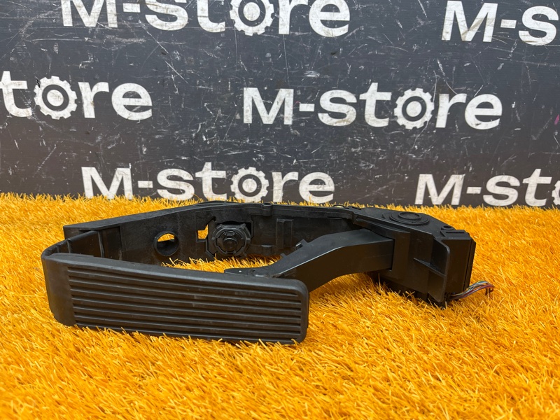 педаль газа, 1000 рублей, Красноярск