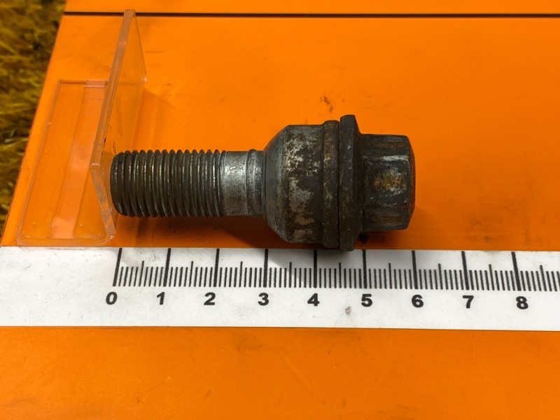 болт колесный, 2000 рублей, Красноярск