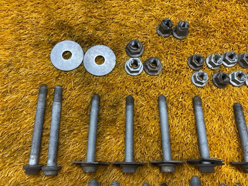 Болты и гайки задней подвески, 1000 рублей, Красноярск