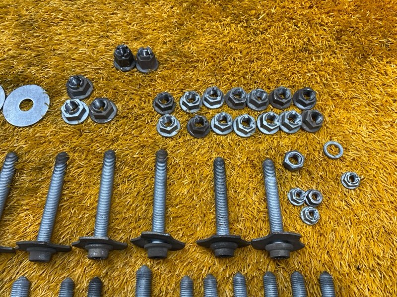 Болты и гайки задней подвески, 1000 рублей, Красноярск
