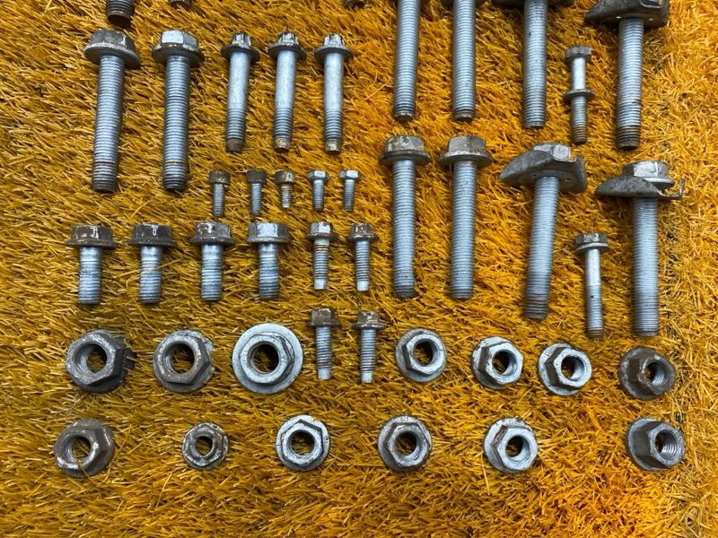 Болты и гайки задней подвески, 1000 рублей, Красноярск