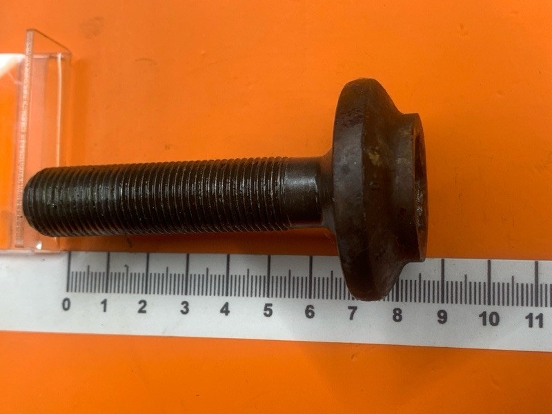 Болт привода, 200 рублей, Красноярск