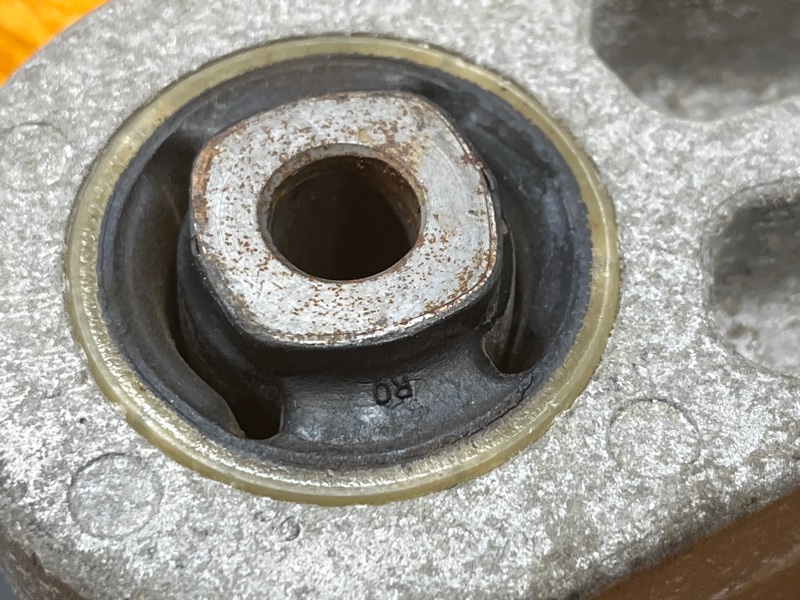 подушка двигателя, 1000 рублей, Красноярск