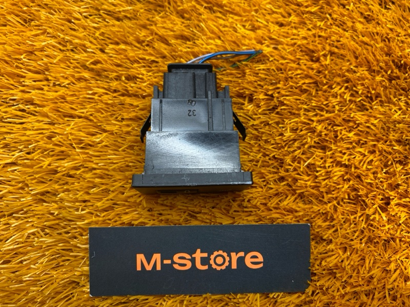 Кнопка подогрева сидений, 2000 рублей, Красноярск