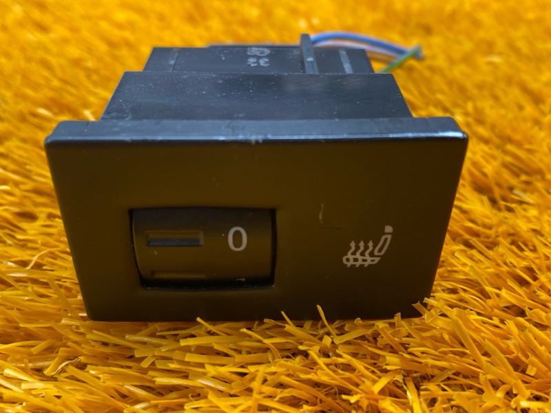 Кнопка подогрева сидений, 2000 рублей, Красноярск