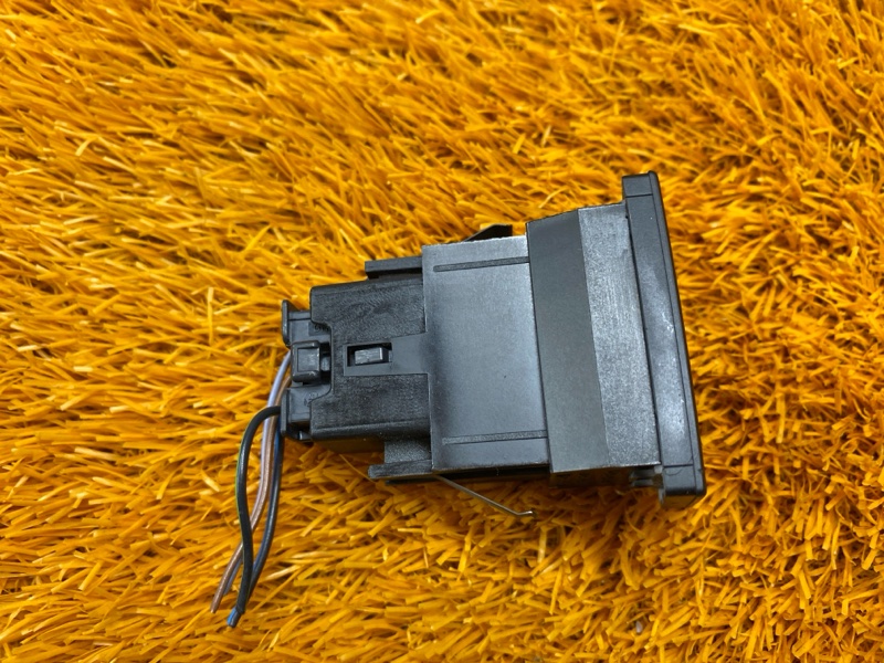 Кнопка подогрева сидений, 2000 рублей, Красноярск