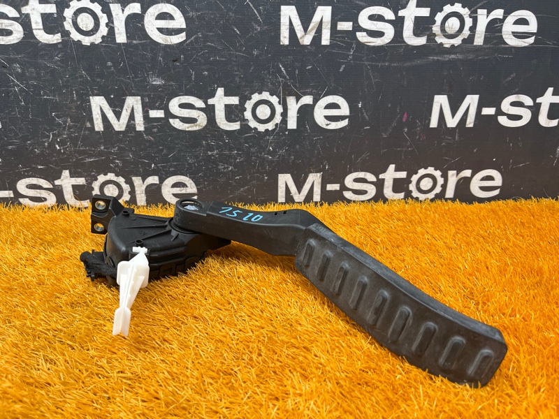 педаль газа, 500 рублей, Красноярск