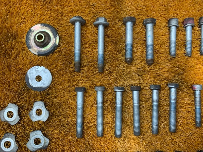 Болты и гайки задней подвески, 1000 рублей, Красноярск