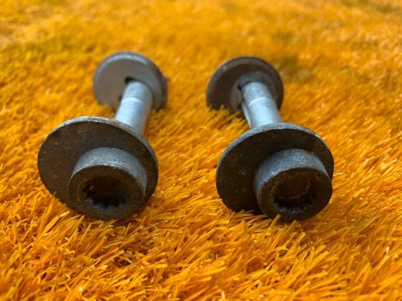 Болт развальный, 1000 рублей, Красноярск