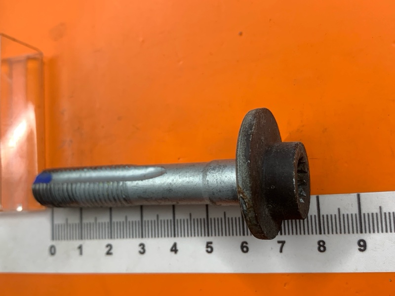 Болт развальный, 1000 рублей, Красноярск