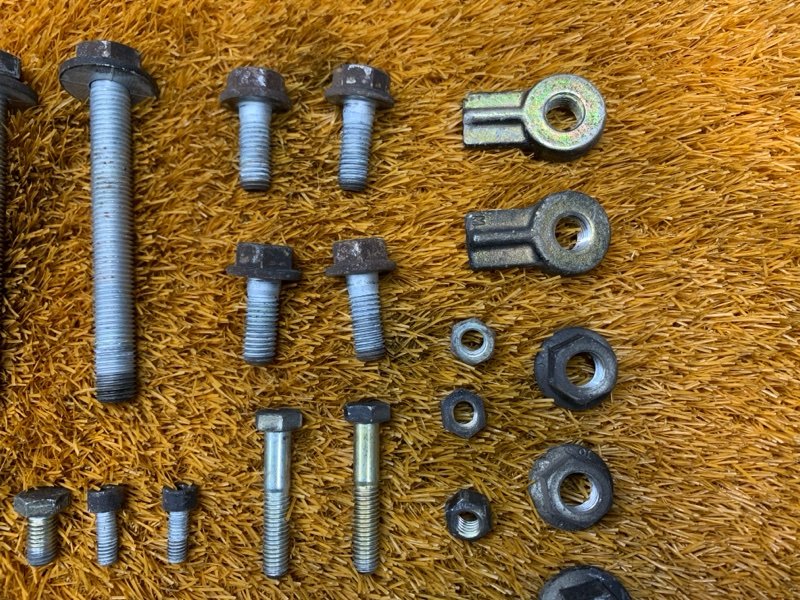 Болты и гайки задней подвески, 500 рублей, Красноярск