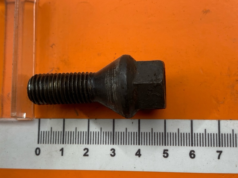 болт колесный, 2000 рублей, Красноярск