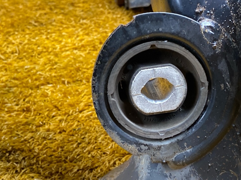 Балка поперечная (подрамник), 1500 рублей, Красноярск