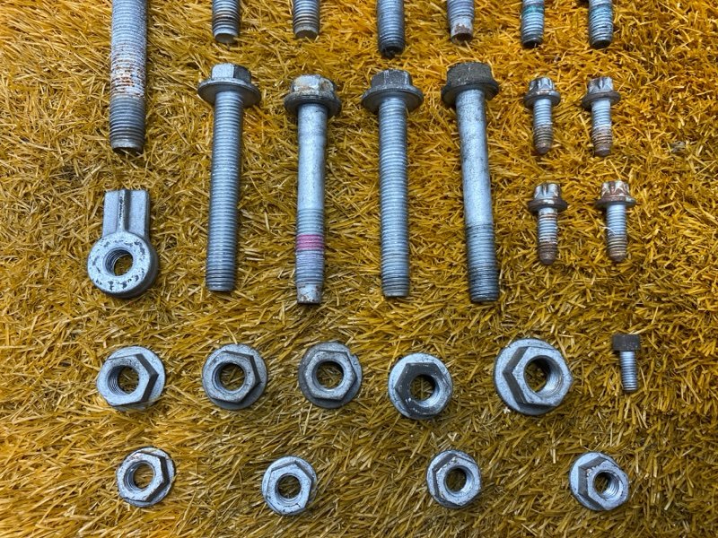 Болты и гайки задней подвески, 1000 рублей, Красноярск