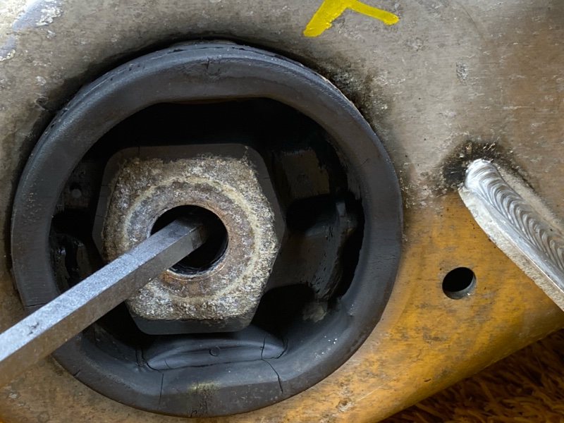 Балка поперечная (подрамник), 1700 рублей, Красноярск